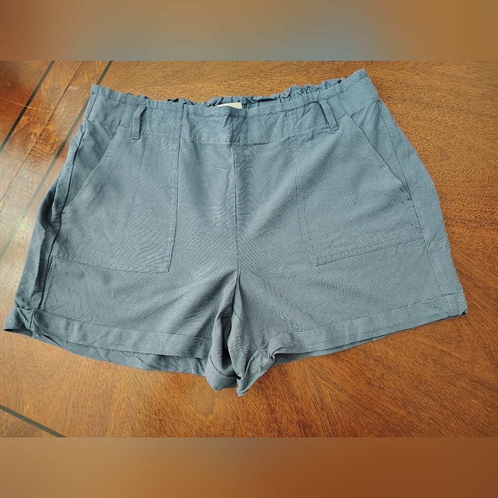 LOFT  Gray Cargo Shorts Relaxed Fit Lightweight